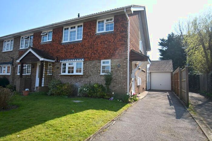 3 Bedroom Semi-Detached House To Rent In Warbleton Road, Chineham, Basingstoke, RG24
