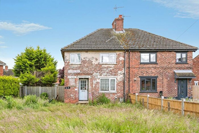 3 Bedroom Semi-Detached House For Sale In Locarno Road, Moorends, Doncaster, DN8