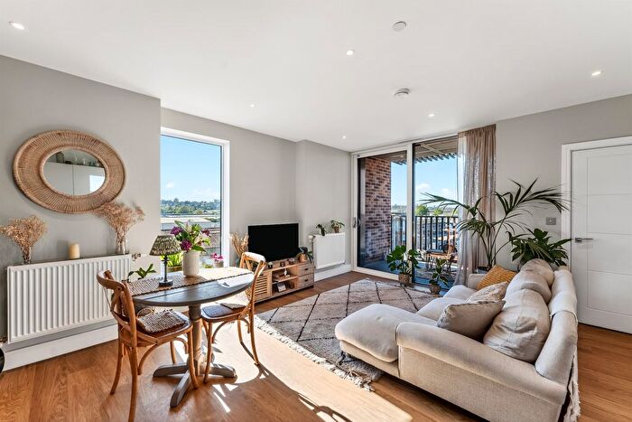 1 Bedroom Flat For Sale In Greyhound Parade, London, SW17