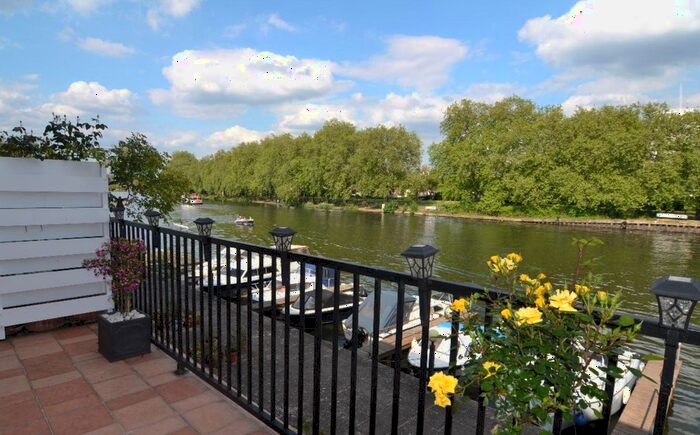 2 Bedroom Flat To Rent In Salamander Quay, Lower Teddington Road, Hampton Wick, Kingston Upon Thames, KT1