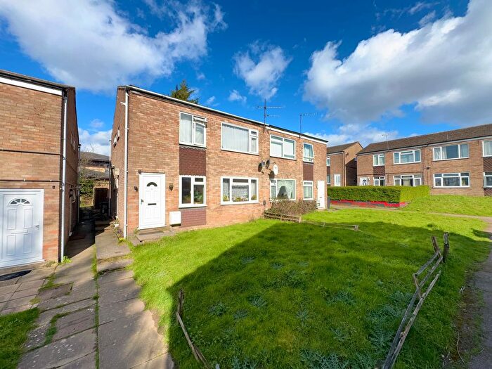 2 Bedroom Maisonette For Sale In Luther Close, Edgware, HA8