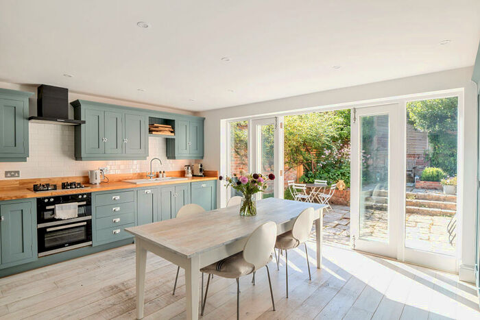 4 Bedroom Semi-Detached House To Rent In Solent Place, Lymington, SO41