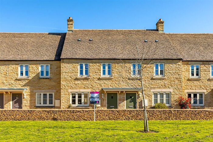 3 Bedroom Property For Sale In Clappen Close, Cirencester, GL7