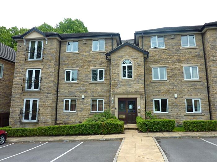 2 Bedroom Apartment To Rent In Dunstan Grove, Cleckheaton, West Yorkshire, BD19