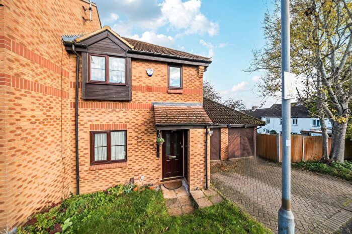 3 Bedroom End Terrace House For Sale In Mercers Row, St. Albans, AL1
