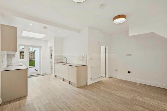 2 Bedroom Flat To Rent In Hamilton Road, Golders Green, NW11