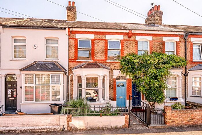 2 Bedroom Property To Rent In Linden Road, Hampton, TW12