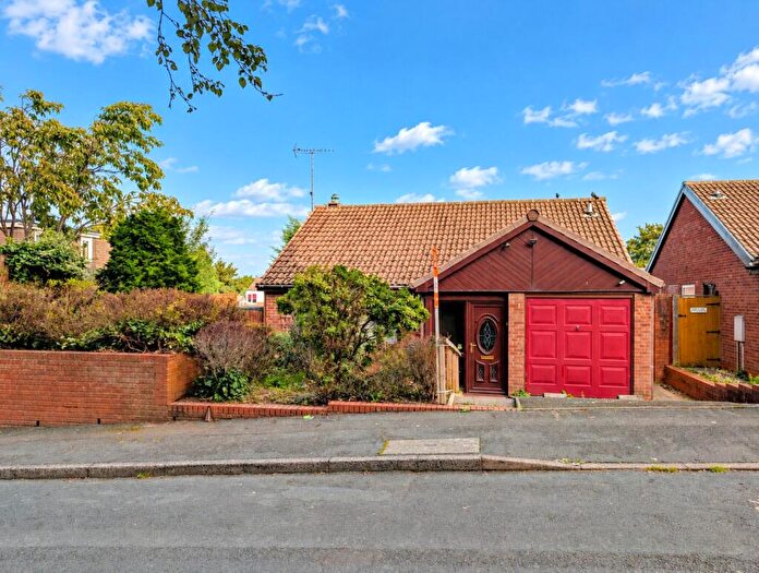 1 Bedroom Bungalow For Sale In Plane Tree Close, Kidderminster, Worcestershire, DY10