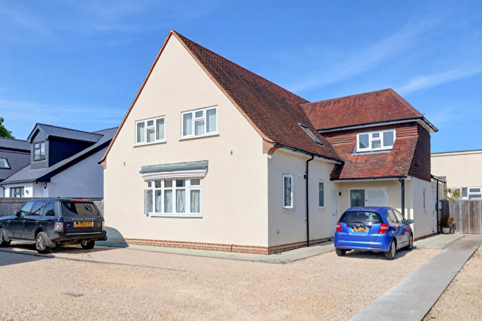 2 Bedroom Apartment For Sale In New Pond Road, Holmer Green, High Wycombe, Buckinghamshire, HP15