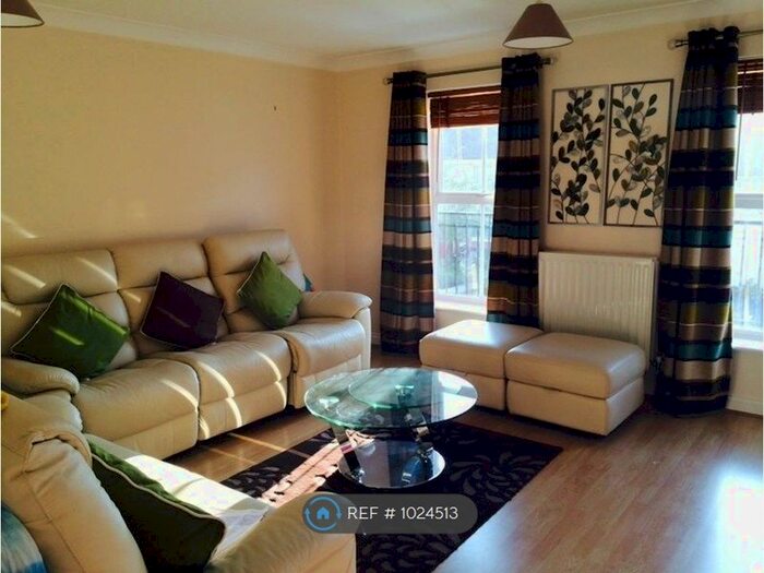 4 Bedroom Terraced House To Rent In Scholars Walk, Langley, Slough, SL3