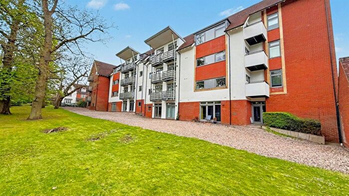 1 Bedroom Flat For Sale In Griffin Close, Northfield, Birmingham, B31