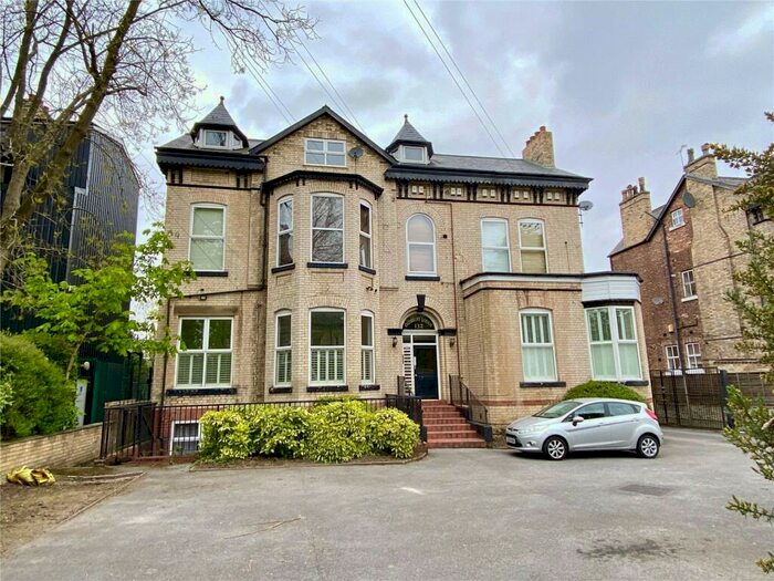 2 Bedroom Flat To Rent In Manchester, Greater Manchester, M20