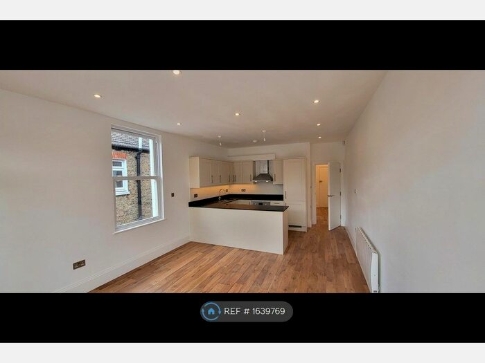 2 Bedroom Flat To Rent In Oakmead Road, London, SW12