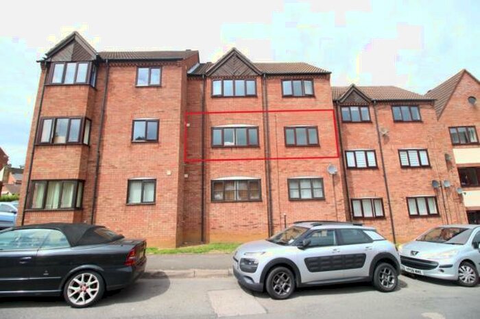 2 Bedroom Flat To Rent In Spencer Court, Rushden, NN10