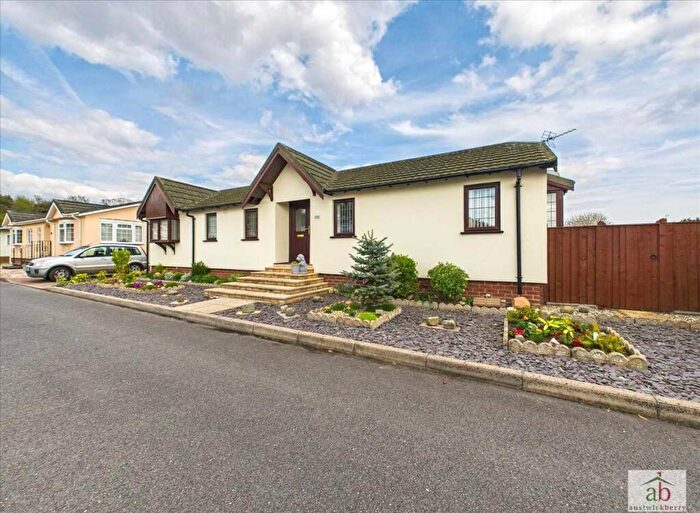 2 Bedroom Park Home For Sale In Geneva Avenue, Martlesham, IP5