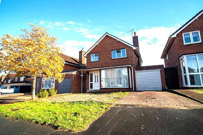 3 Bedroom Detached House For Sale In Windsor Road, Lawns, Swindon, Wiltshire, SN3