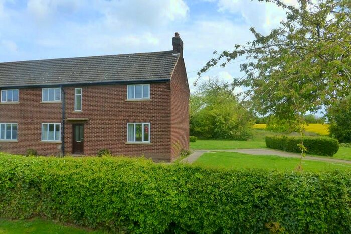 3 Bedroom Semi-Detached House To Rent In Swallow Lane, Wootton, DN39