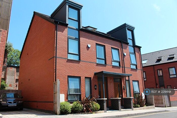 4 Bedroom Semi-Detached House To Rent In Orchard Street, Stockport, SK1