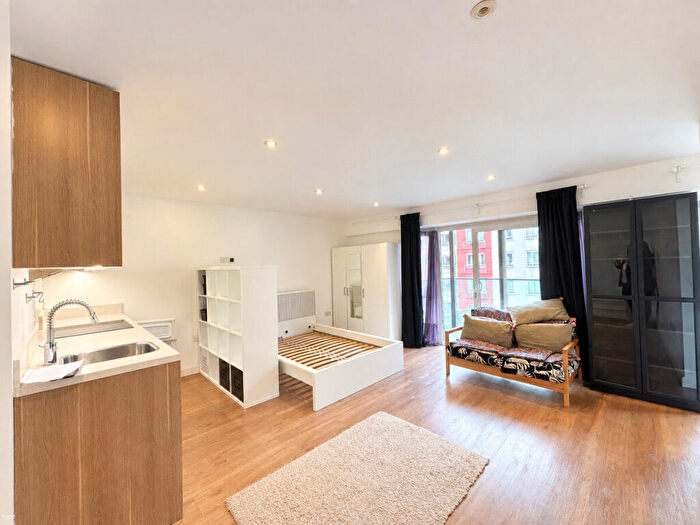 Studio To Rent In Boulevard Drive, London, NW9