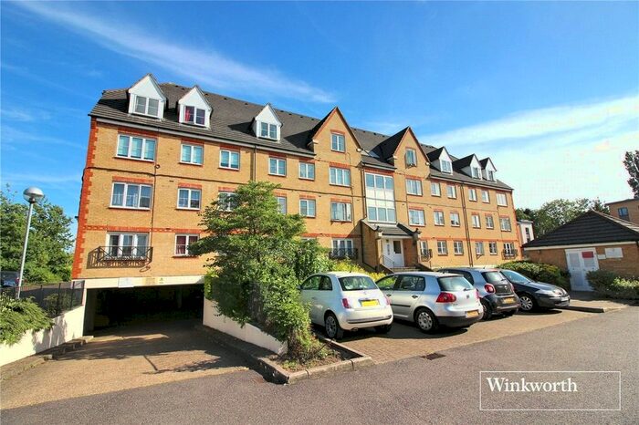 2 Bedroom Flat To Rent In Pembroke House, Station Road, Borehamwood, Hertfordshire, WD6