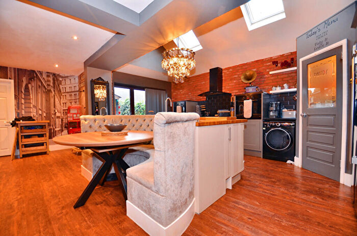 5 Bedroom Detached House For Sale In Burnt Mills, Basildon, SS13