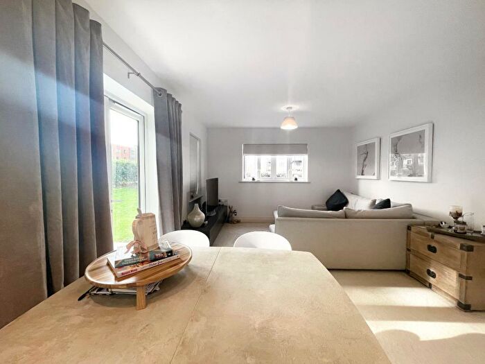 2 Bedroom Apartment To Rent In Eldridge Park, Wokingham, RG40