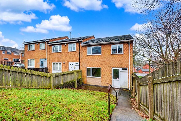 3 Bedroom End Terrace House For Sale In Aveline Close, Nottingham, NG5