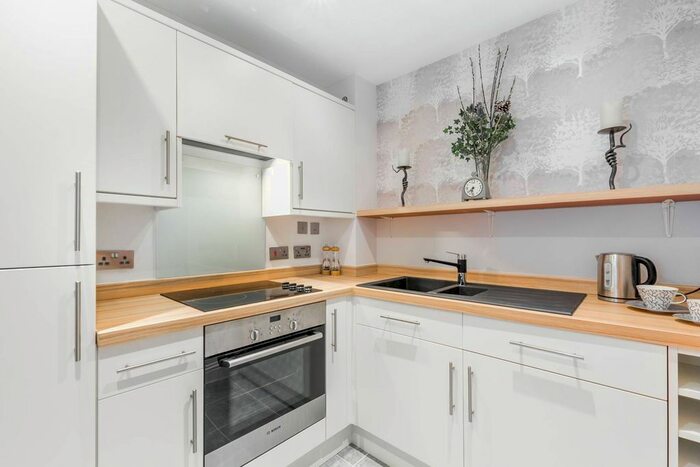 2 Bedroom Flat To Rent In Manor Gardens, Holloway, London, N7