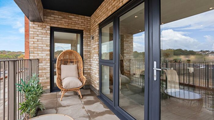 2 Bedroom Flat For Sale In Chalk Road, Erith, DA8