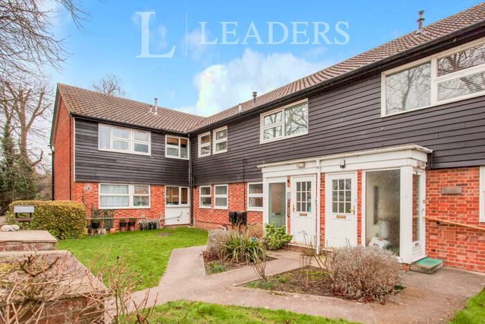 2 Bedroom Apartment To Rent In Cedar Court, Hills Road, CB2