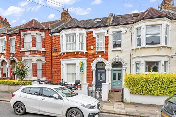 2 Bedroom Flat To Rent In Carminia, Heaver Estate, SW17