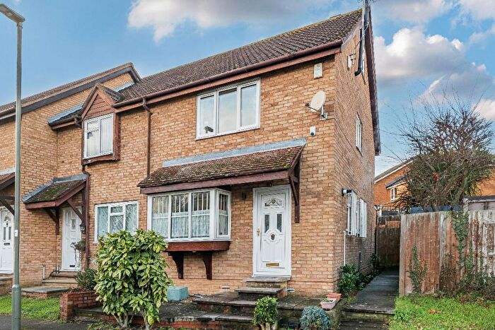 4 Bedroom End Terrace House For Sale In Snowdon Drive, London, NW9