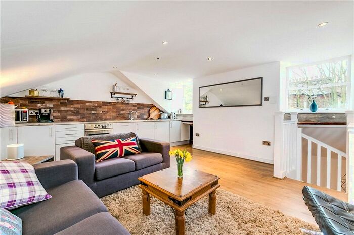 3 Bedroom Flat To Rent In Burton Road, London, SW9