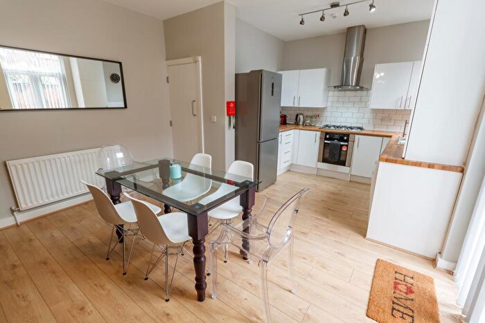 5 Bedroom Terraced House To Rent In Esher Road, L6