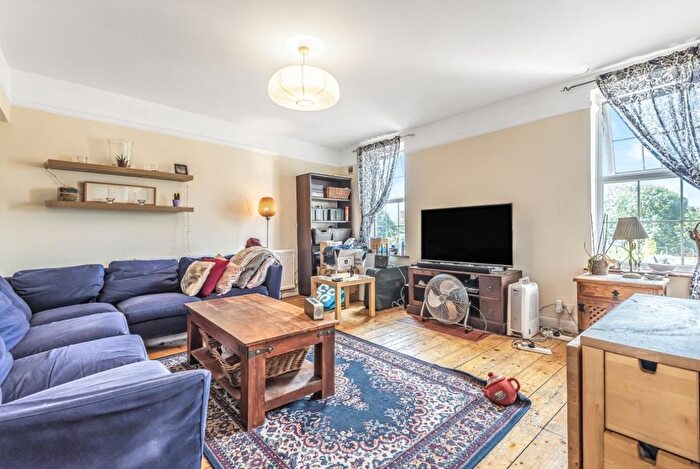 2 Bedroom Flat For Sale In Upper Richmond Road, London, London, SW15
