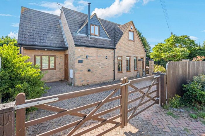3 Bedroom Detached House For Sale In Green Lane, Hail Weston, St Neots, PE19