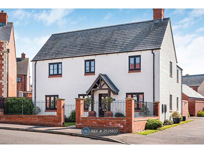 4 Bedroom Detached House To Rent In Cartmel Close, Towcester, NN12