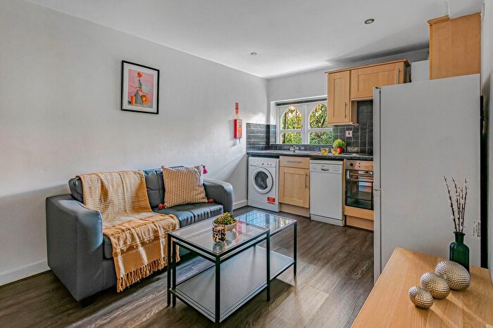 1 Bedroom Flat To Rent In Hyde Terrace, Leeds, LS2