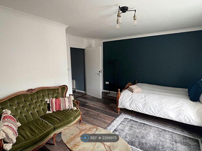 2 Bedroom Flat To Rent In Brooksbys Walk, London, E9