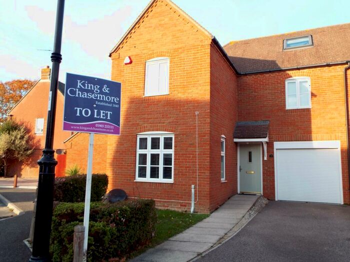 5 Bedroom Semi-Detached House To Rent In Pound Way, Littlehampton, BN16