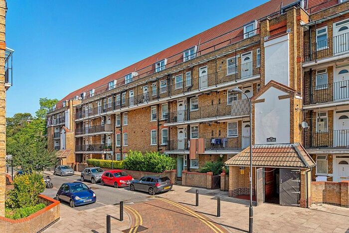 3 Bedroom Flat To Rent In Fulham Road, Fulham, London, SW6