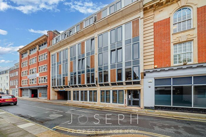 2 Bedroom Flat To Rent In Elm Street, Maple Court, IP1