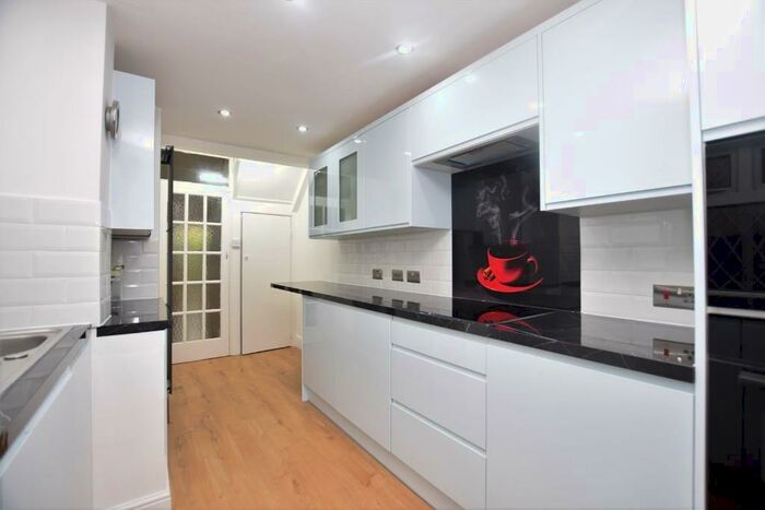 3 Bedroom Detached House To Rent In Pelton Avenue, Sutton, Surrey, SM2