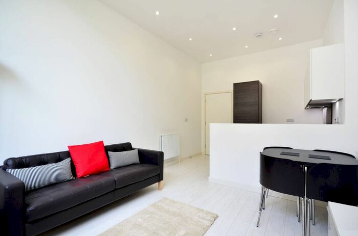 1 Bedroom Flat To Rent In Great West Quarter, Brentford, TW8