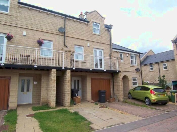 4 Bedroom Town House To Rent In Cavendish Approach, Drighlington, Bradford, BD11