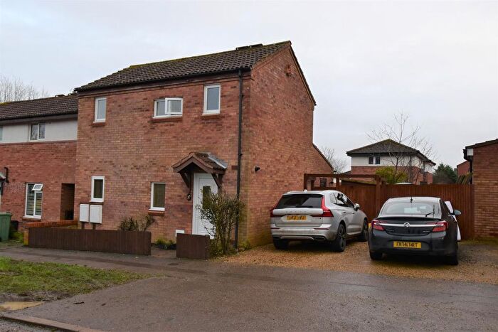 3 Bedroom Link Detached House To Rent In Corn Hill, Two Mile Ash, Milton Keynes, MK8