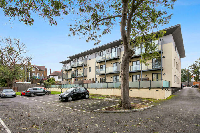 2 Bedroom Flat To Rent In Sidcup Road, London, SE9