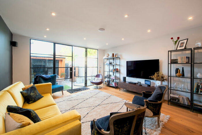 2 Bedroom End Of Terrace House To Rent In Wildwood Grove, Hampstead, NW3