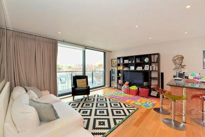 2 Bedroom Flat To Rent In Fulham Road, Chelsea, SW10