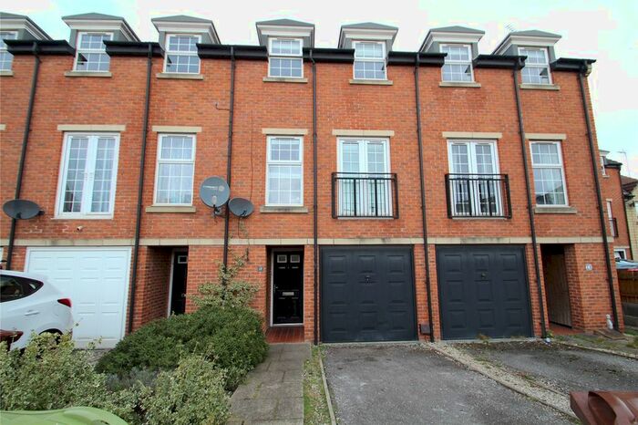 3 Bedroom Town House To Rent In Lyng Court, Knottingley, WF11